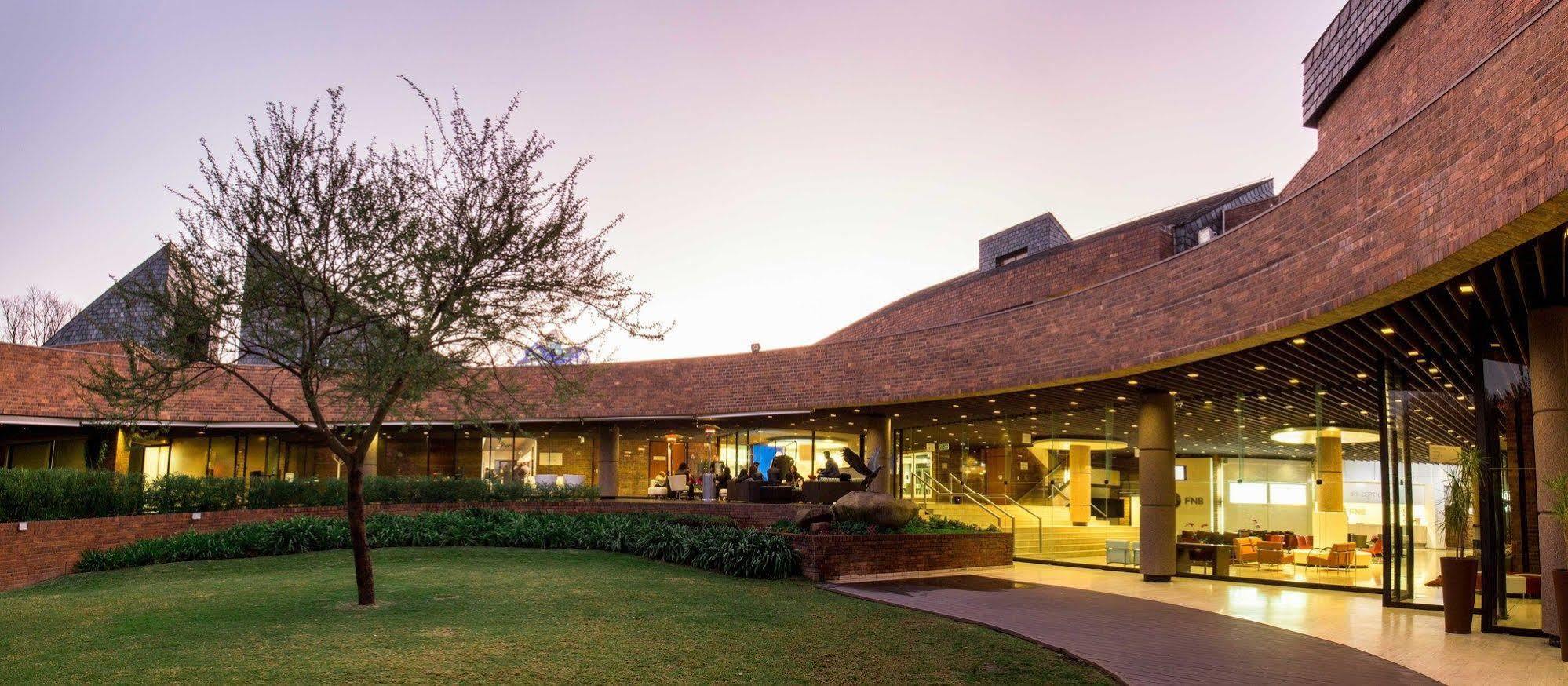 Fnb Conference Centre Hotel Sandton Exterior photo